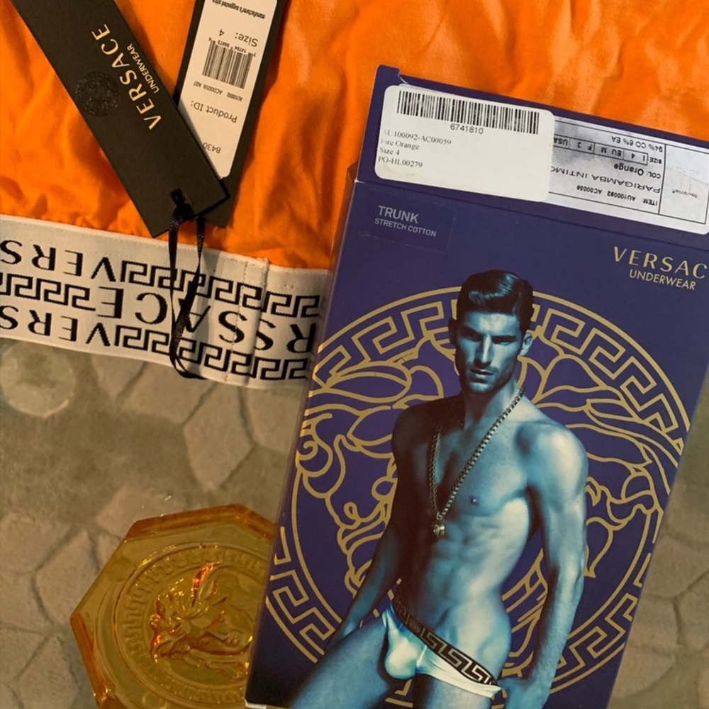 VERSACE